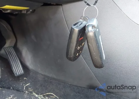 2015 Jeep Cherokee Latitude из США, поврежденный, VIN 1C4PJMCS4FW552672